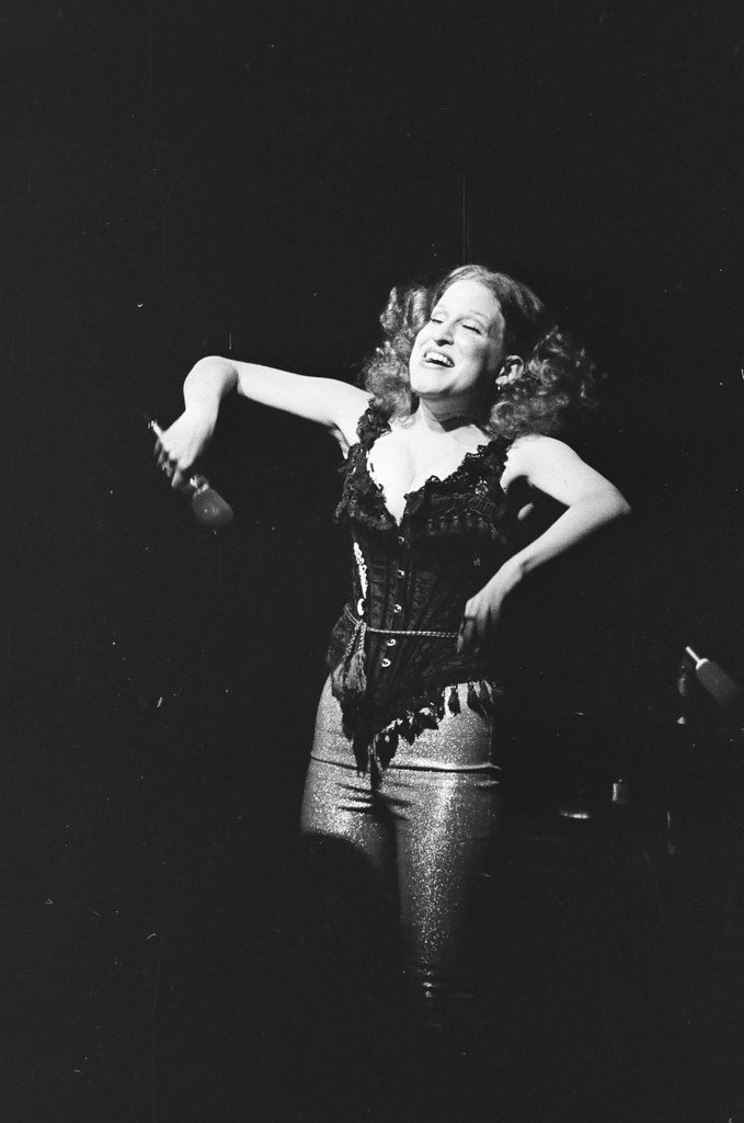 Bette Midler performs at Mister Kelly's - Don Bierman for Chicago Sun-Times