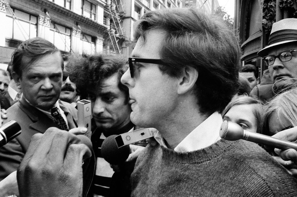 Abbie Hoffman and Rennie Davis raise money for conspiracy trial - Duane Hall for Chicago Sun-Times