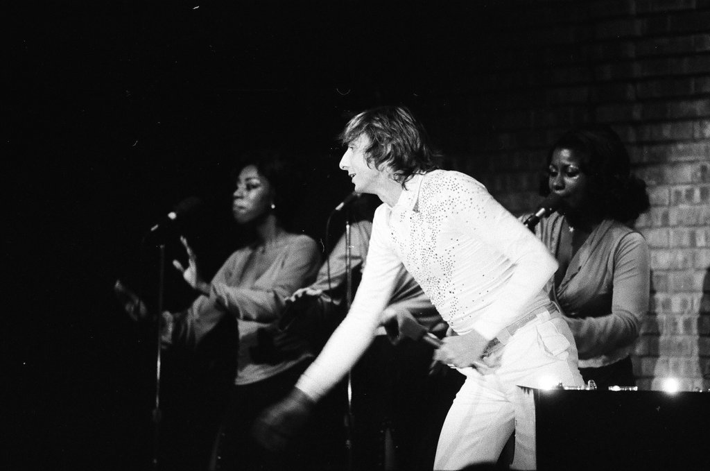 Barry Manilow performs at Mister Kelly's - Duane Hall for Chicago Sun-Times