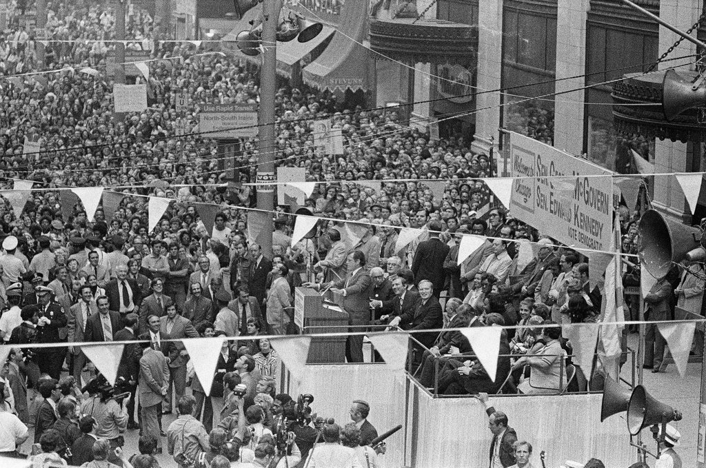 People attend rainy McGovern rally - Peters (Clarence or Pete) for Chicago Sun-Times