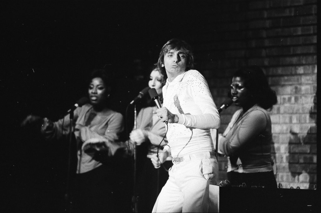 Barry Manilow performs at Mister Kelly's - Duane Hall for Chicago Sun-Times
