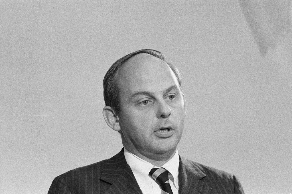 Adlai Stevenson at a press conference - Joe Kordick for Chicago Sun-Times
