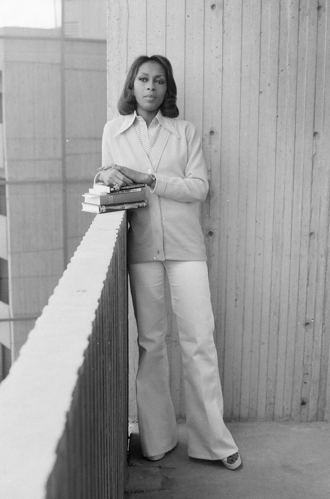Lola Falana posing with stack of books - Fred Stein for Chicago Daily News
