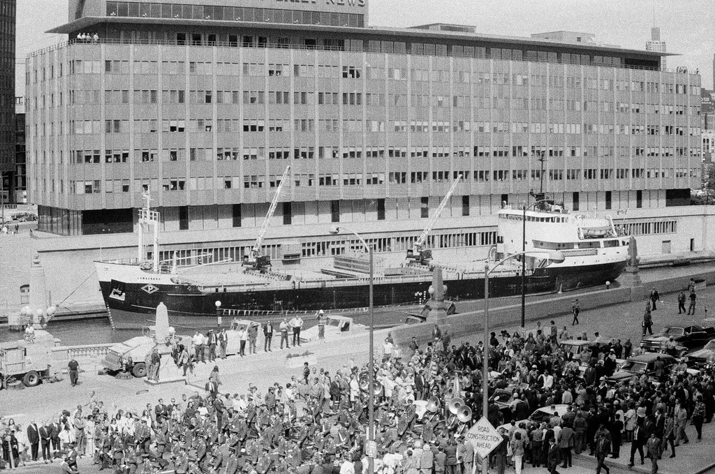 Aerial view of parade for Apollo 15 astronauts - Howard Lyon for Chicago Sun-Times