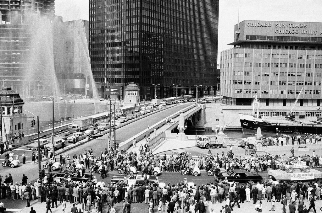 Aerial view of parade for Apollo 15 astronauts - Howard Lyon for Chicago Sun-Times