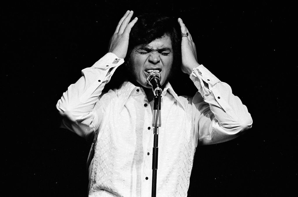 Englebert Humperdinck performs at Arie Crown Theater - Perry C. Riddle for Chicago Sun-Times
