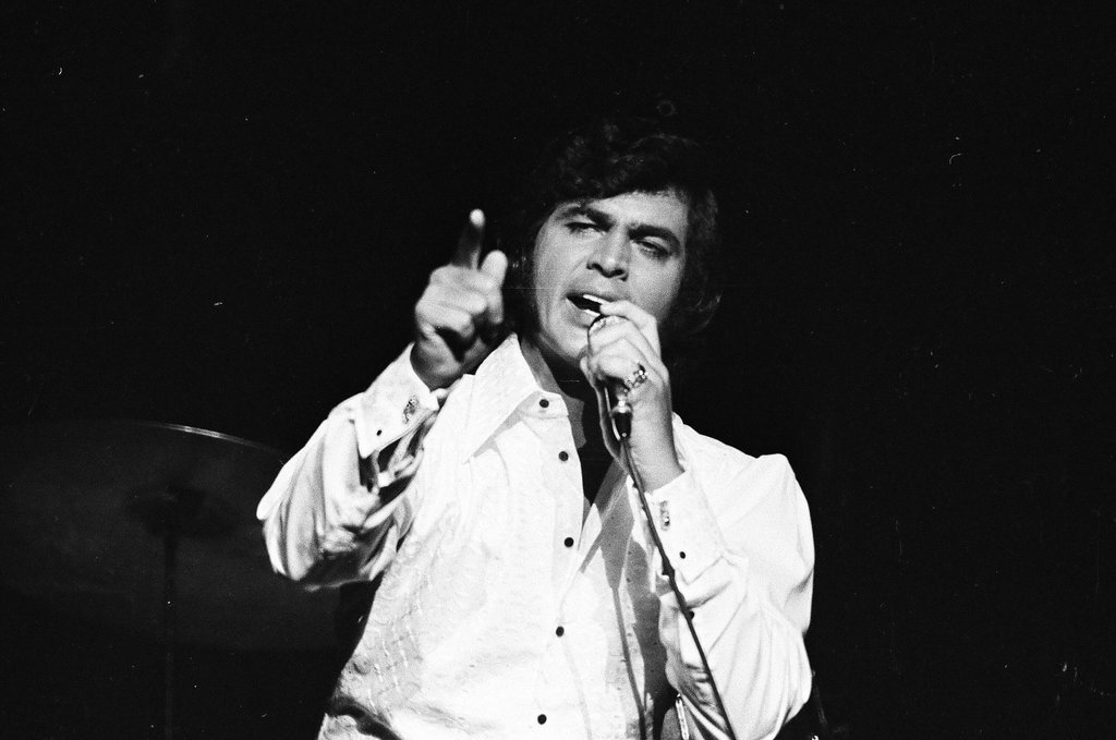 Englebert Humperdinck performs at Arie Crown Theater - Perry C. Riddle for Chicago Sun-Times