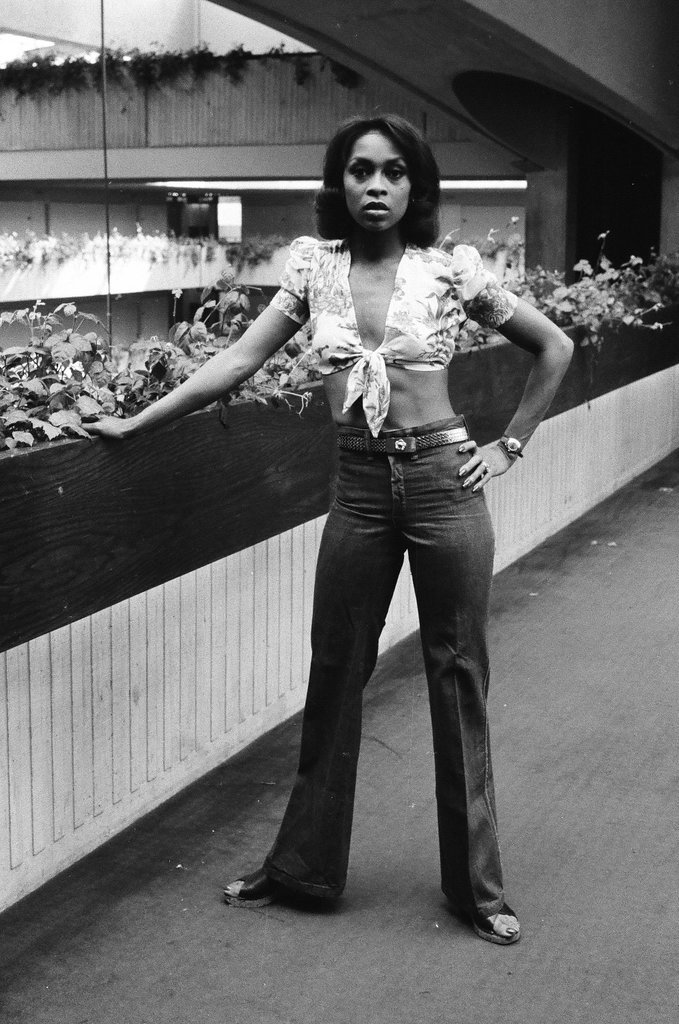 Lola Falana poses at hotel - Fred Stein for Chicago Daily News