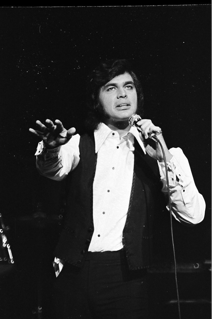 Englebert Humperdinck performs at Arie Crown Theater - Perry C. Riddle for Chicago Sun-Times