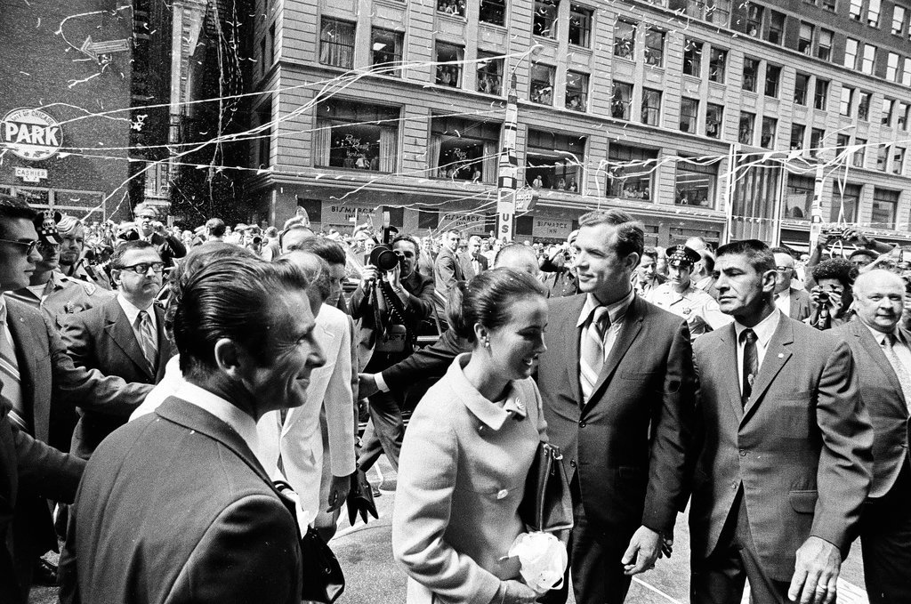 Parade for Apollo 15 astronauts in the Loop - John H. White for Chicago Sun-Times