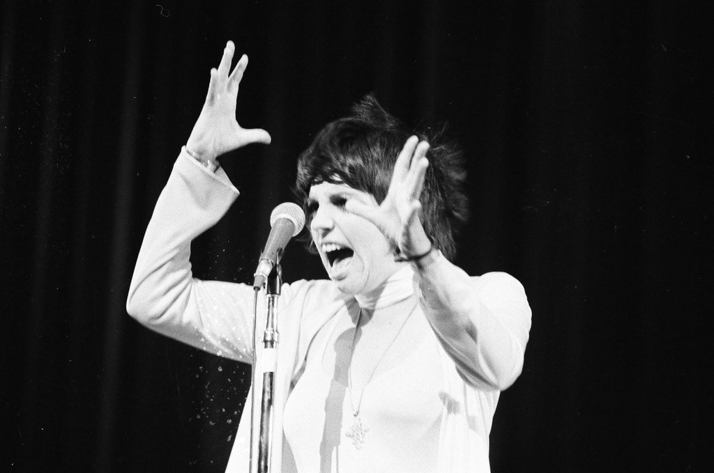 Liza Minnelli performs at Arie Crown Theater - Jack Lenahan for Chicago Sun-Times