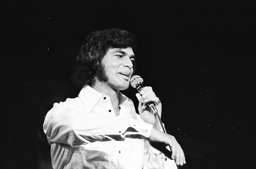 Englebert Humperdinck performs at Arie Crown Theater - Perry C. Riddle for Chicago Sun-Times