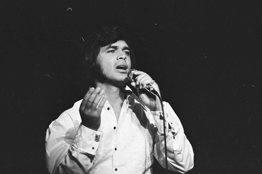 Englebert Humperdinck performs at Arie Crown Theater - Perry C. Riddle for Chicago Sun-Times
