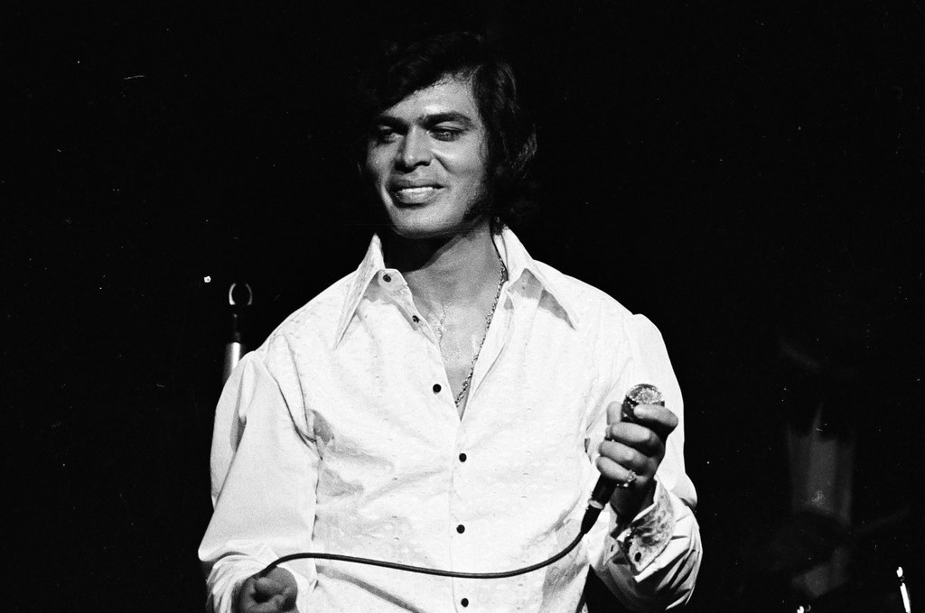 Englebert Humperdinck performs at Arie Crown Theater - Perry C. Riddle for Chicago Sun-Times