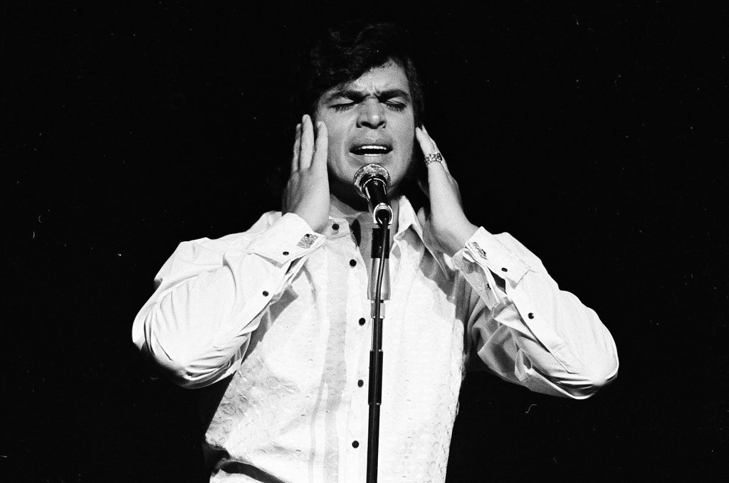 Englebert Humperdinck performs at Arie Crown Theater - Perry C. Riddle for Chicago Sun-Times