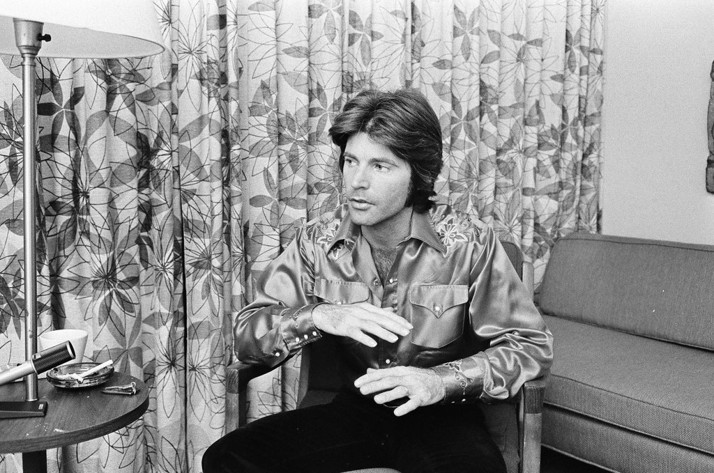 Rick Nelson being interviewed in hotel room - Bob (Robert) Black for Chicago Sun-Times