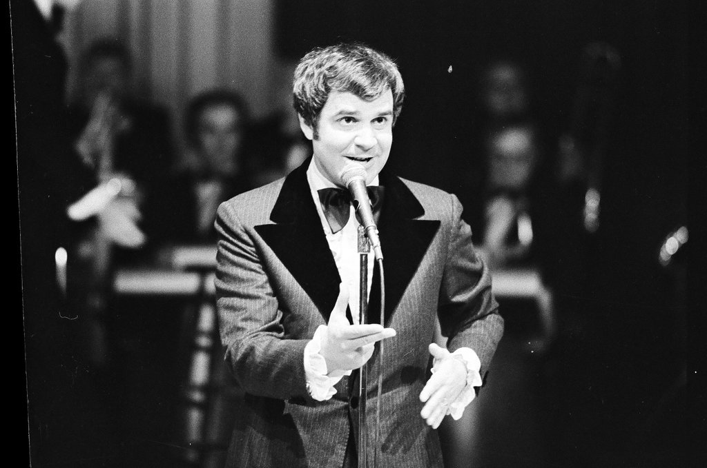 Rich Little does impressions - Edmund Jarecki for Chicago Sun-Times