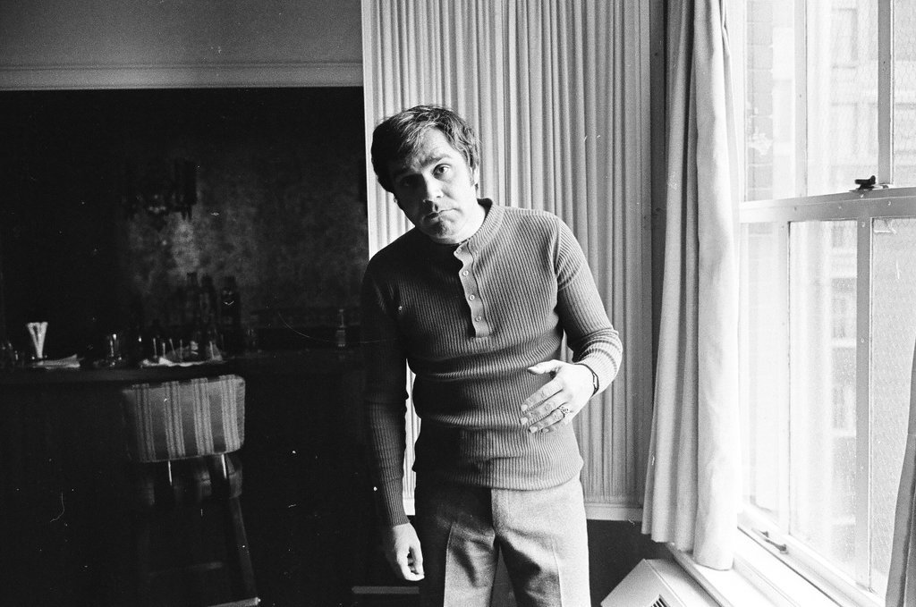 Rich Little imitating rich people - Peters (Clarence or Pete) for Chicago Sun-Times