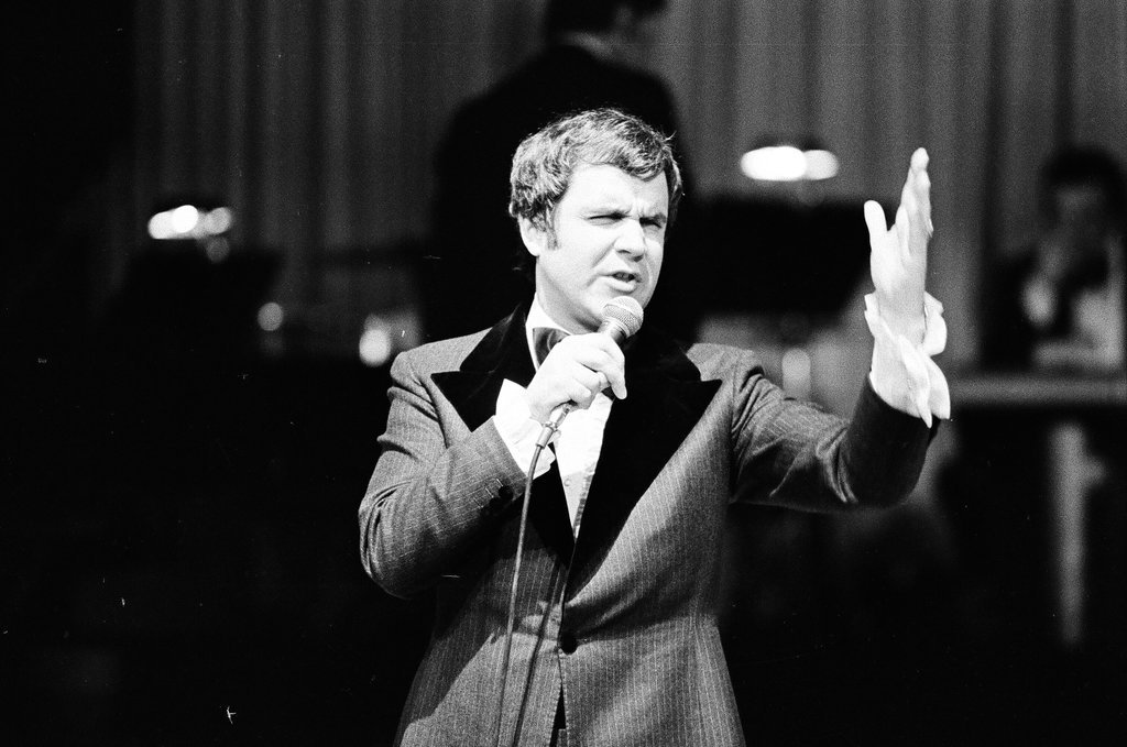 Rich Little does impressions - Edmund Jarecki for Chicago Sun-Times