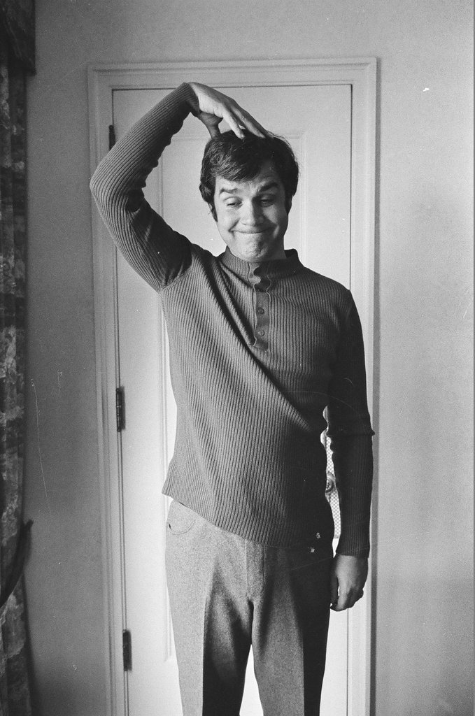 Rich Little imitating rich people - Peters (Clarence or Pete) for Chicago Sun-Times