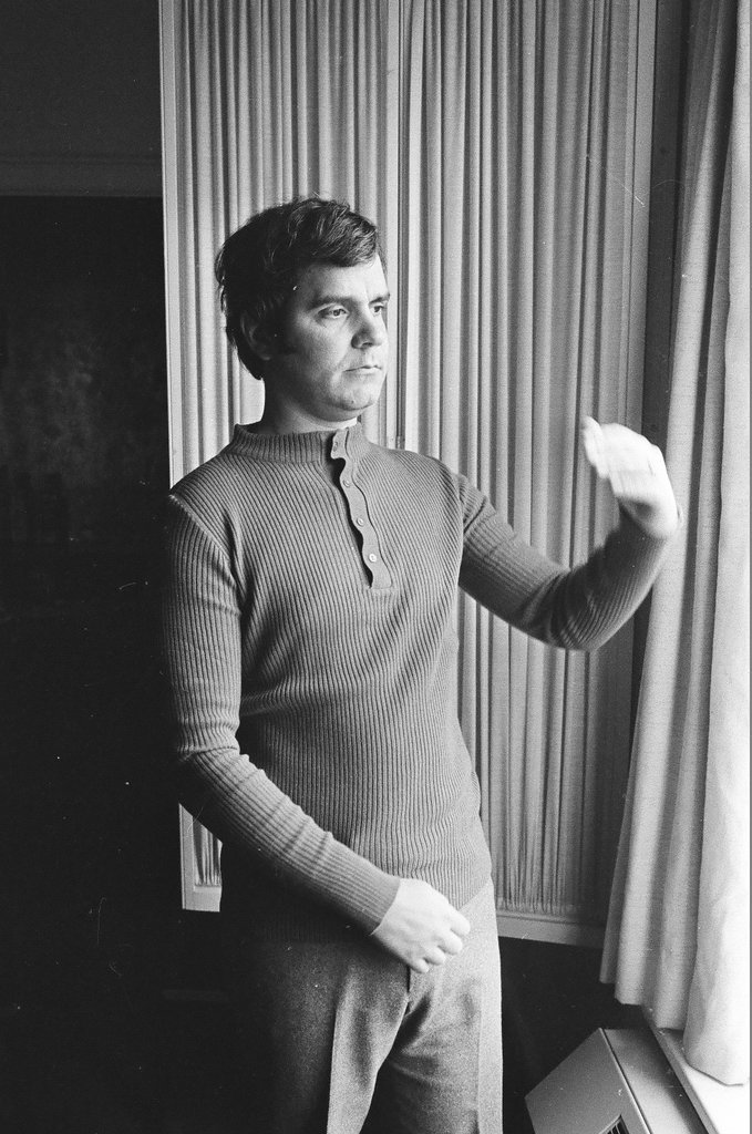 Rich Little imitating rich people - Peters (Clarence or Pete) for Chicago Sun-Times