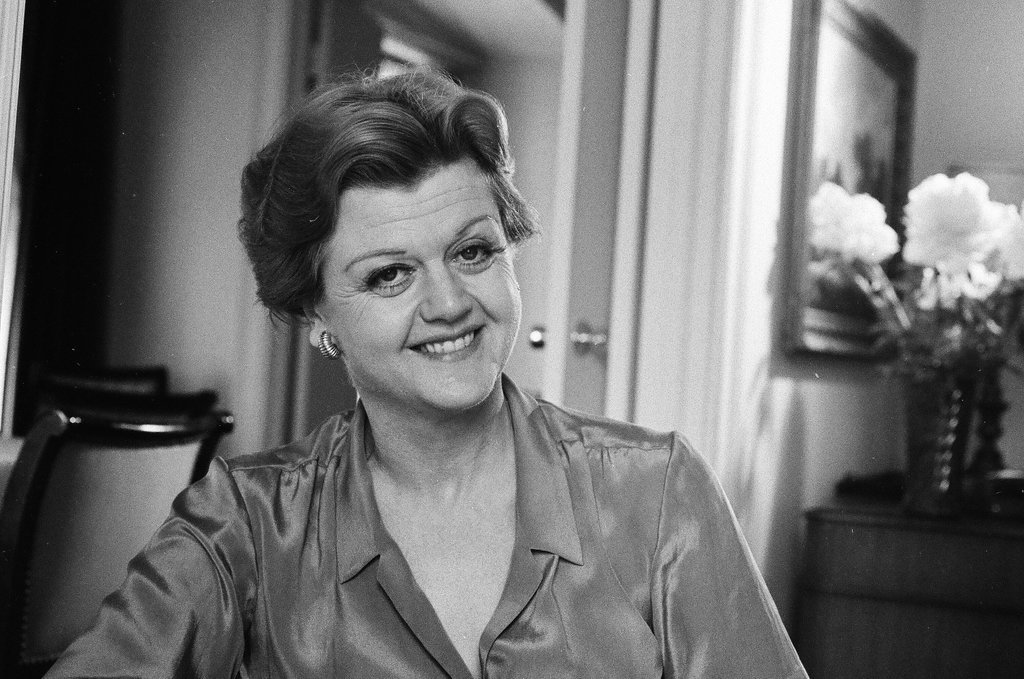 Angela Lansbury sits in hotel suite - Chicago Sun-Times