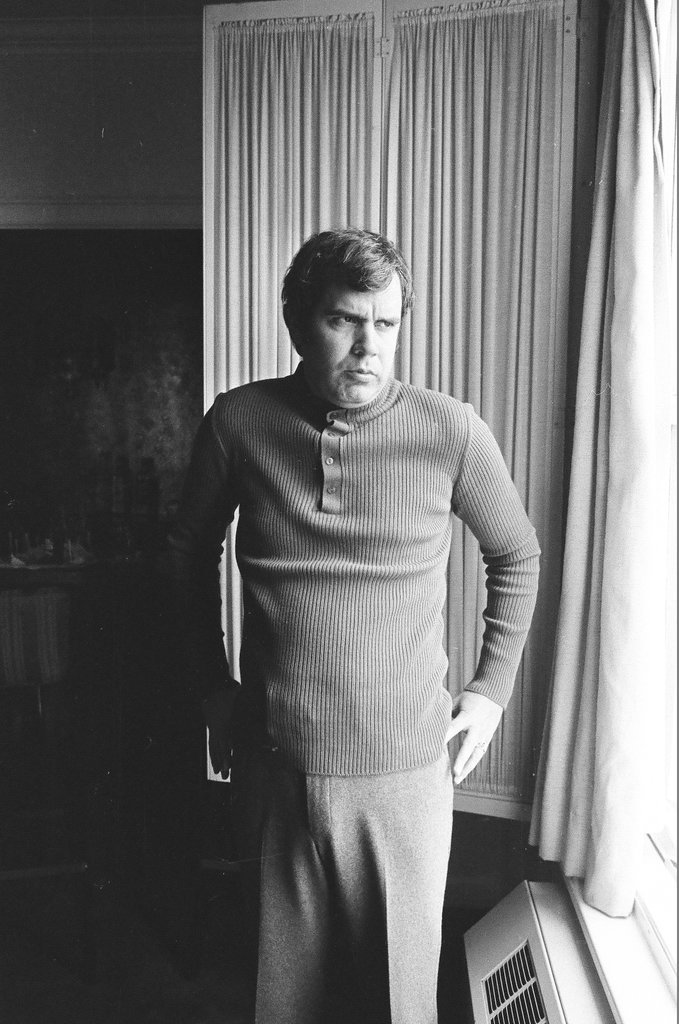 Rich Little imitating rich people - Peters (Clarence or Pete) for Chicago Sun-Times