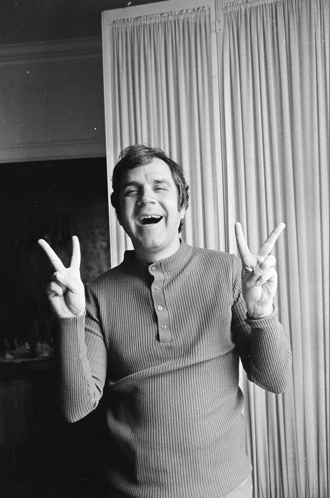 Rich Little imitating rich people - Peters (Clarence or Pete) for Chicago Sun-Times