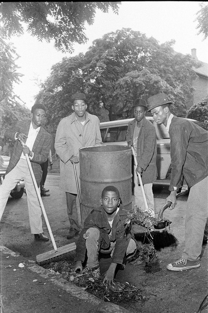 Cobra Stone gang does community clean up - Chicago Sun-Times