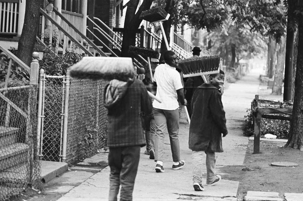 Cobra Stone gang does community clean up - Chicago Sun-Times