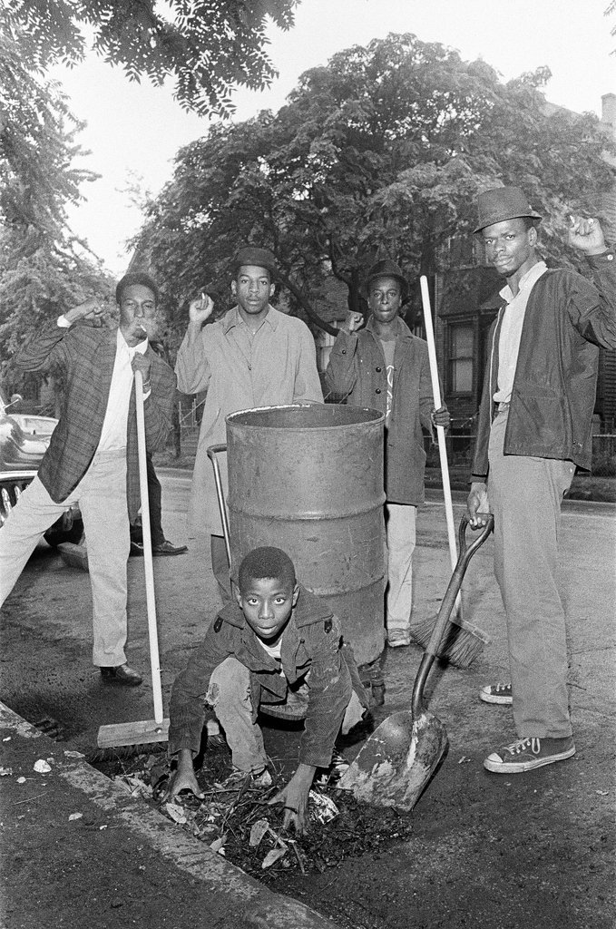 Cobra Stone gang does community clean up - Chicago Sun-Times