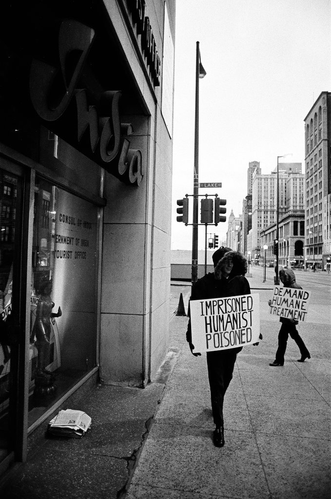 People picket India Tourist Office - Chicago Sun-Times