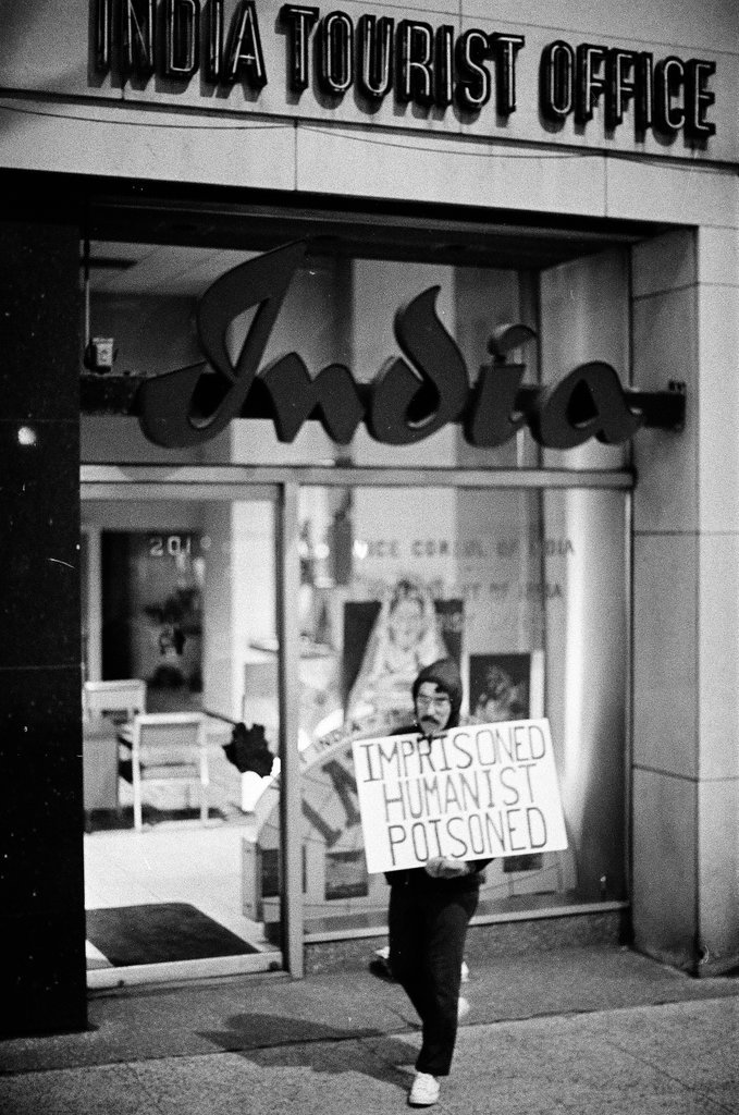 People picket India Tourist Office - Chicago Sun-Times