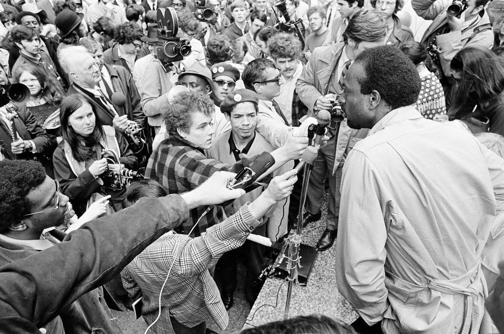 Abbie Hoffman and others at demonstration outside Federal Building - Chicago Sun-Times