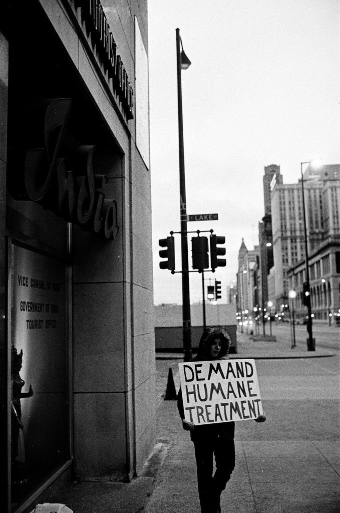 People picket India Tourist Office - Chicago Sun-Times