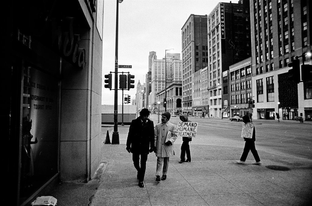 People picket India Tourist Office - Chicago Sun-Times