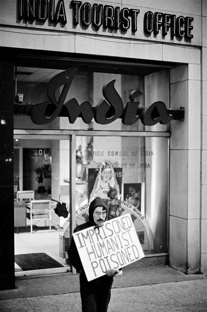 People picket India Tourist Office - Chicago Sun-Times