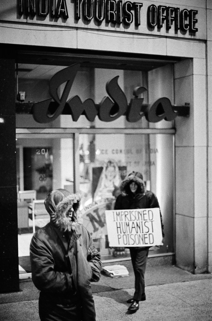 People picket India Tourist Office - Chicago Sun-Times