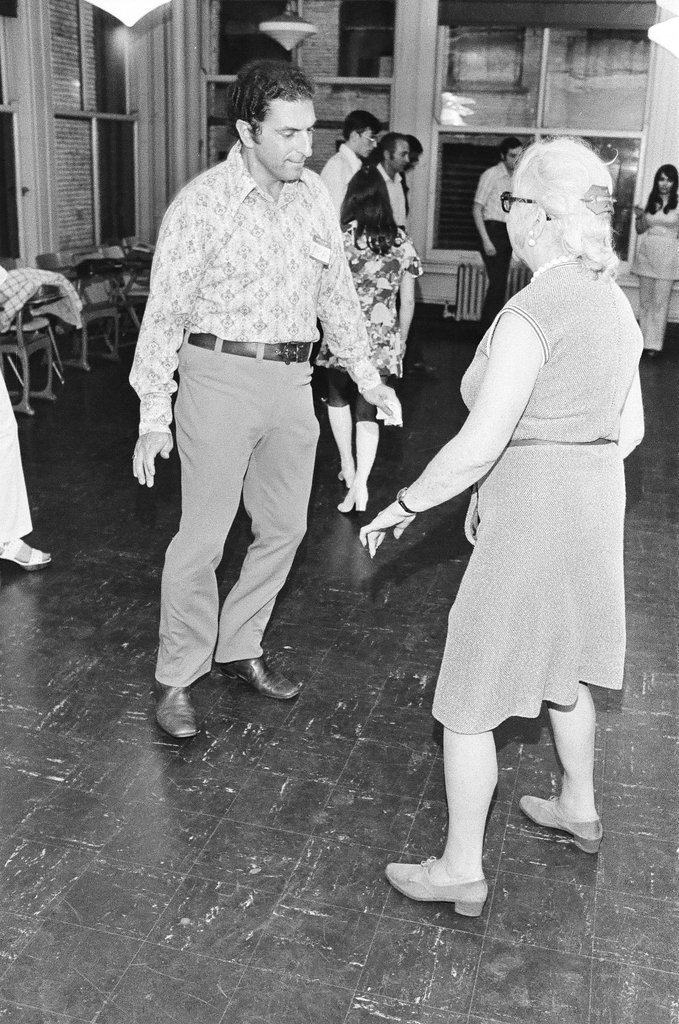 Students in a disco class - Chicago Sun-Times