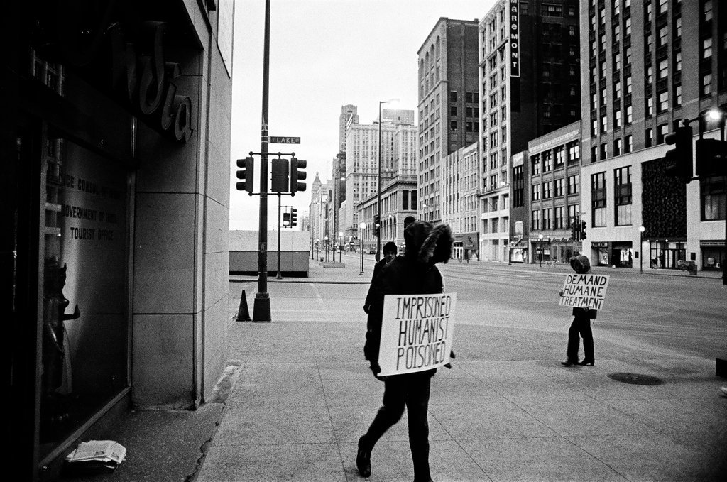 People picket India Tourist Office - Chicago Sun-Times