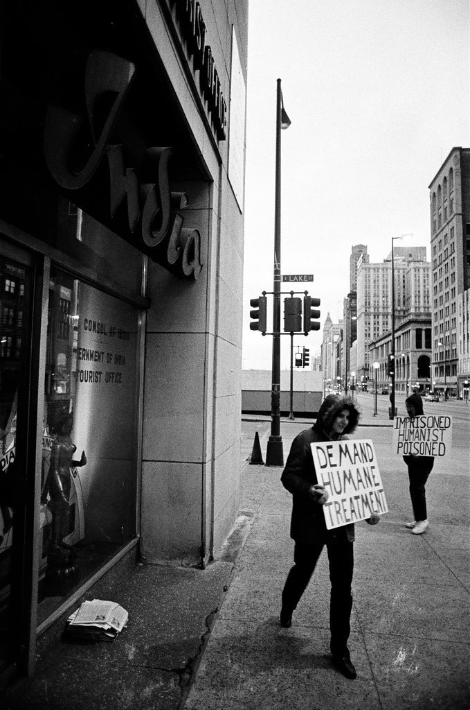 People picket India Tourist Office - Chicago Sun-Times