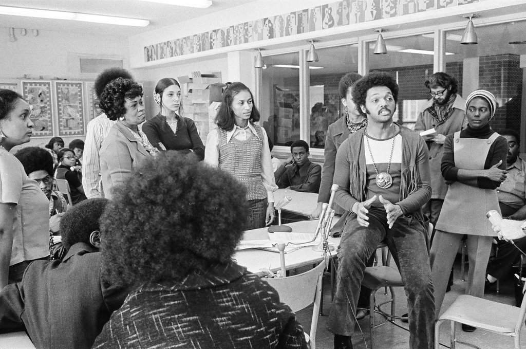 Jesse Jackson speaks in a classroom - Chicago Sun-Times