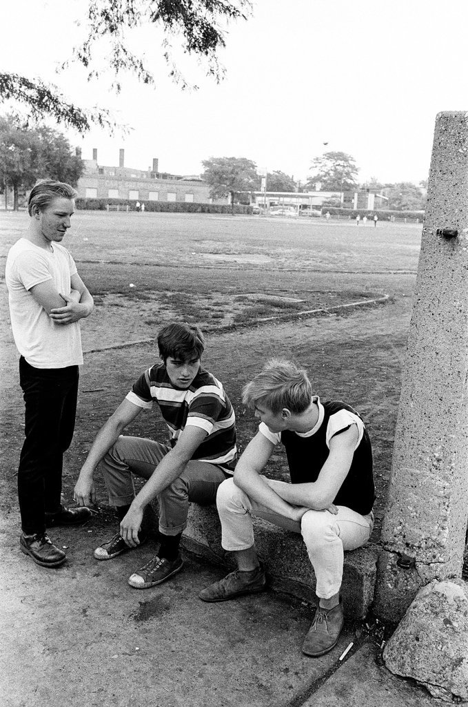 Kids hanging out at Clarendon Park - Chicago Sun-Times