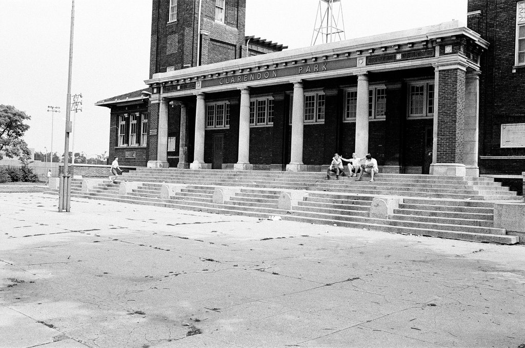 Kids hanging out at Clarendon Park - Chicago Sun-Times