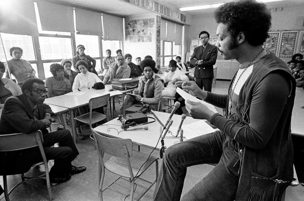 Jesse Jackson speaks in a classroom - Chicago Sun-Times