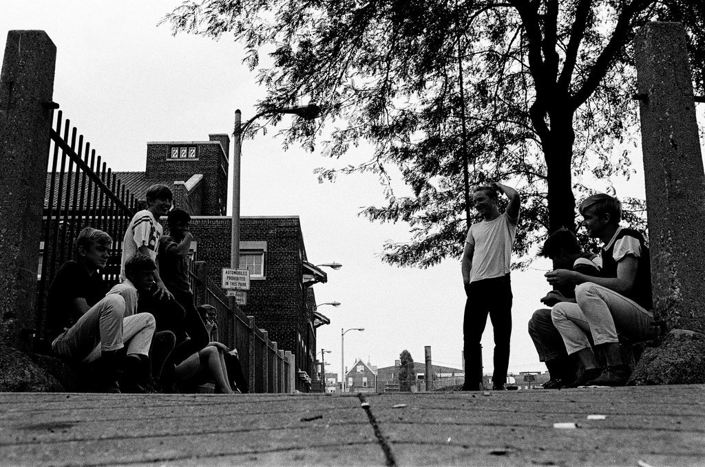 Kids hanging out at Clarendon Park - Chicago Sun-Times