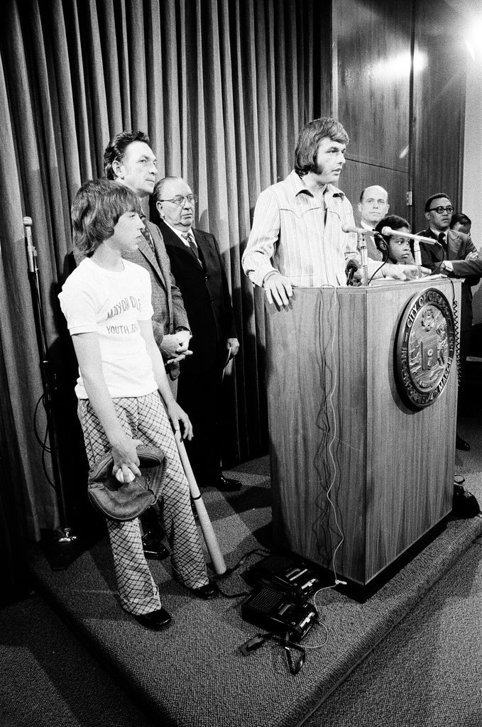 Mayor Daley announces plans for baseball schools - Chicago Sun-Times
