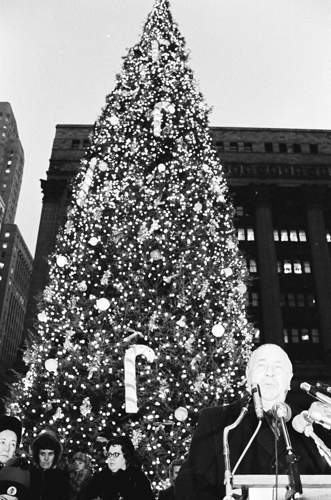 Mayor Daley lights up the Civic Center Christmas tree - Chicago Sun-Times