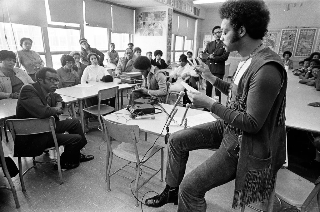Jesse Jackson speaks in a classroom - Chicago Sun-Times