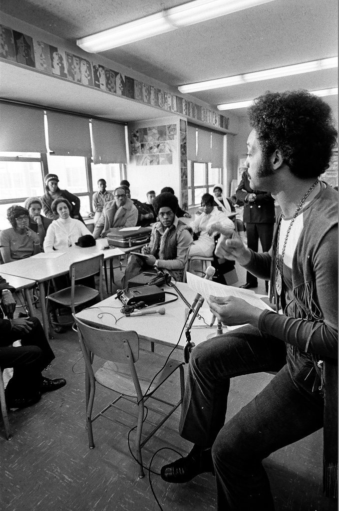 Jesse Jackson speaks in a classroom - Chicago Sun-Times
